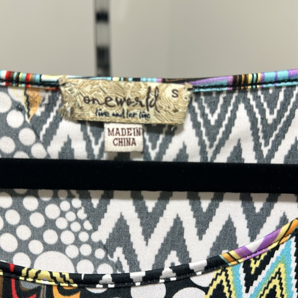 One World Small Multicolor Top. - Picture 3 of 8